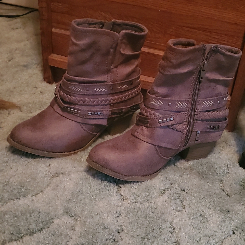 Low cut heeled  boot